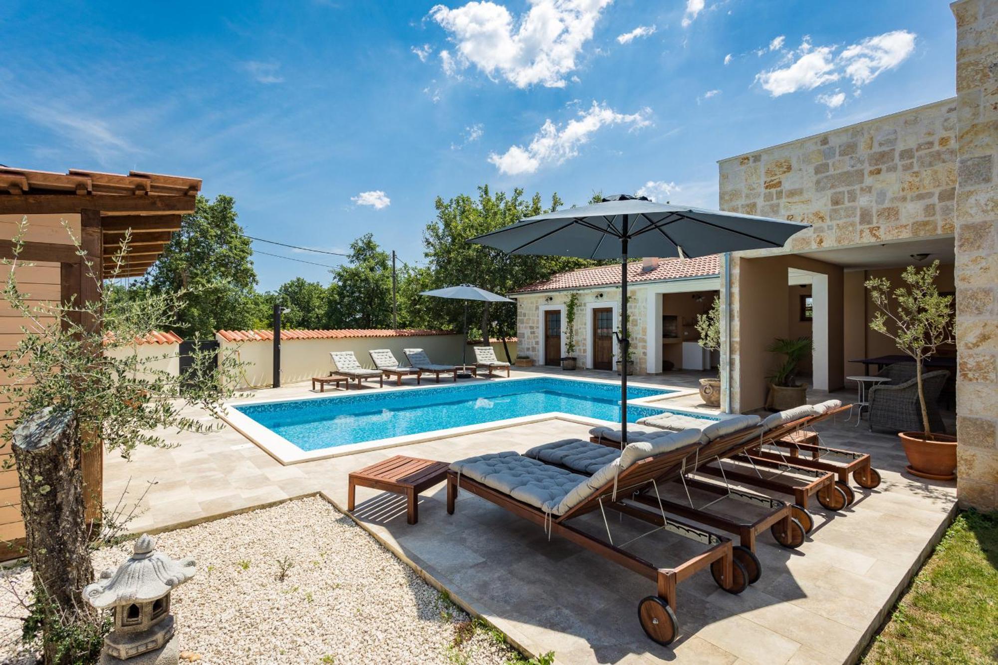 Villa Cirka In Central Istria For 14 Persons With Pool Heating & Pool Table Svetvincenat Exterior photo